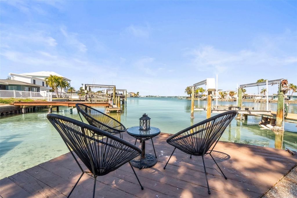 Image 5 of property listing at 402 161ST AVENUE, Redington Beach, FL 33708