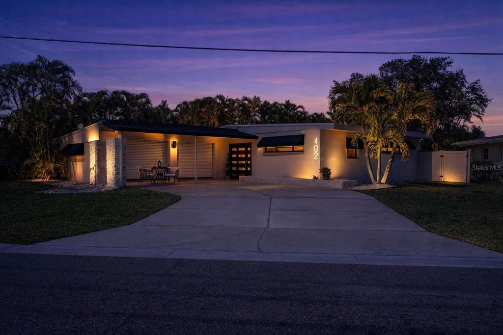 Image 42 of property listing at 402 161ST AVENUE, Redington Beach, FL 33708