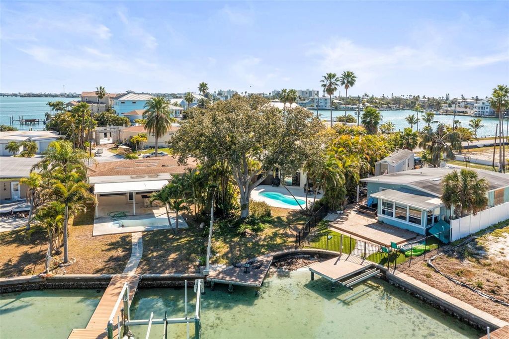 Image 48 of property listing at 402 161ST AVENUE, Redington Beach, FL 33708