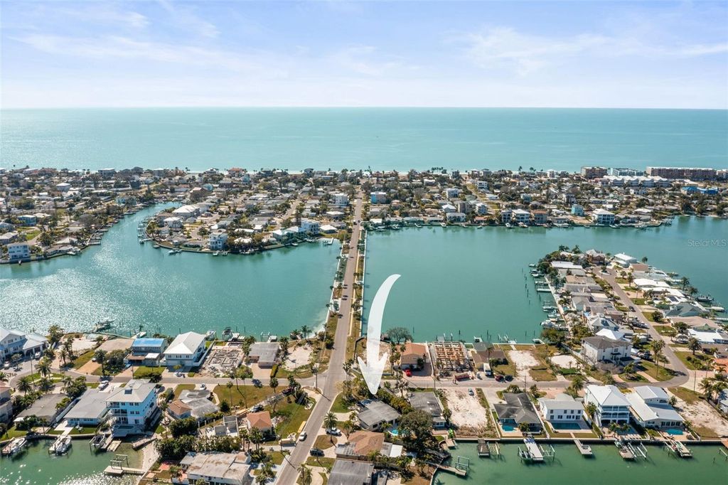 Image 6 of property listing at 402 161ST AVENUE, Redington Beach, FL 33708