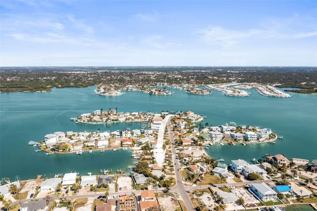 Image 53 of property listing at 402 161ST AVENUE, Redington Beach, FL 33708