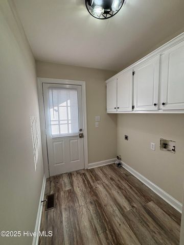 696 E Main Street, Winterville, NC 28590