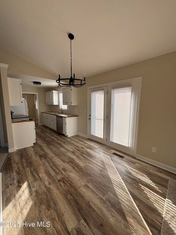 696 E Main Street, Winterville, NC 28590