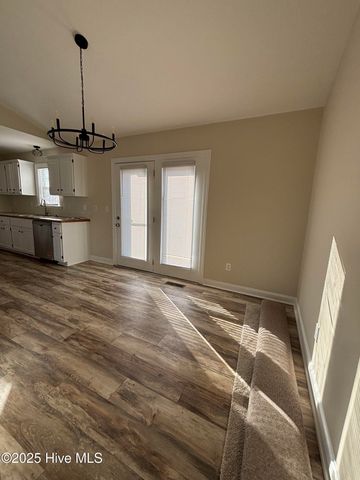 696 E Main Street, Winterville, NC 28590