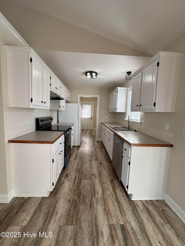 696 E Main Street, Winterville, NC 28590