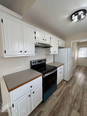 696 E Main Street, Winterville, NC 28590