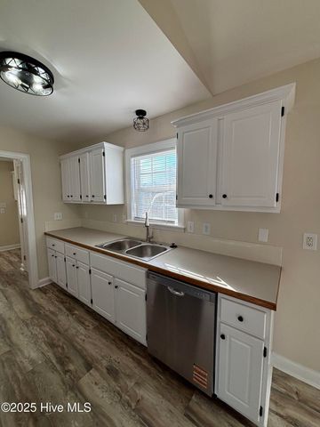 696 E Main Street, Winterville, NC 28590