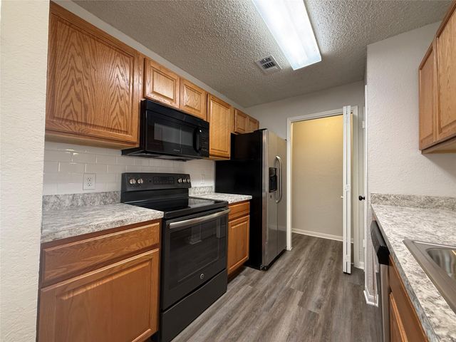 8911 SCHICK RD B, Austin, TX 78729