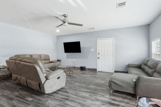 7210 Colton Street, Houston, TX 77016