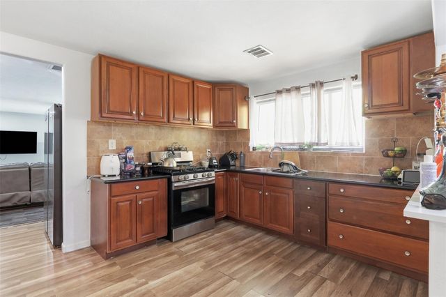7210 Colton Street, Houston, TX 77016