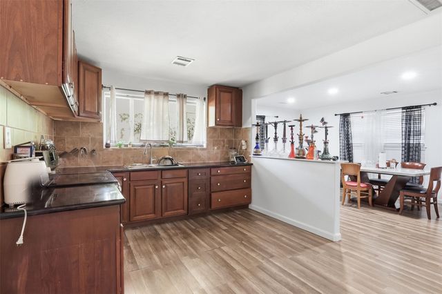 7210 Colton Street, Houston, TX 77016
