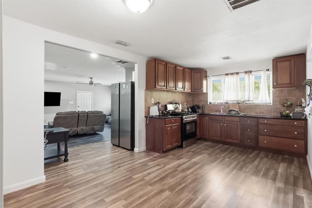7210 Colton Street, Houston, TX 77016