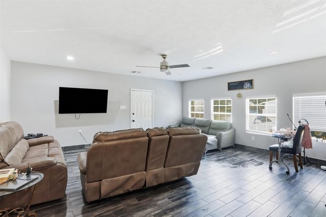 7210 Colton Street, Houston, TX 77016
