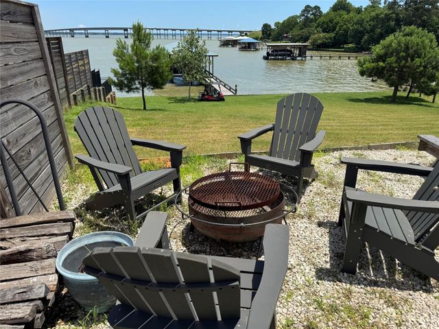 614 Lagoon Drive, Point Blank, TX 77364