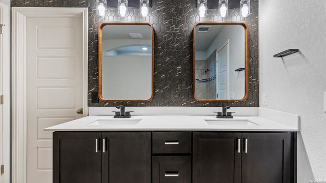 205 Pudu Trl, Cibolo, TX 78108