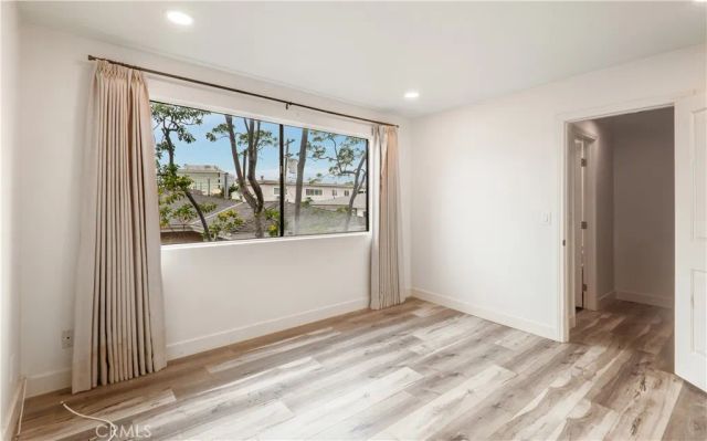 984 Granville, Los Angeles, CA 90049
