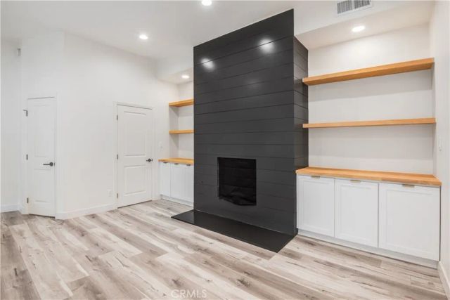 984 Granville, Los Angeles, CA 90049