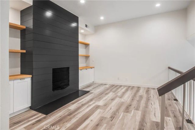 984 Granville, Los Angeles, CA 90049