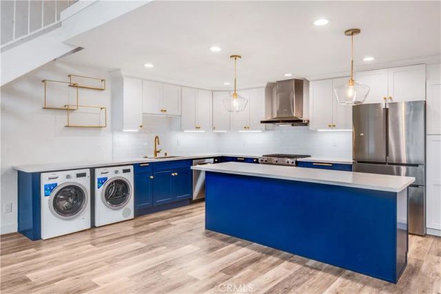 984 Granville, Los Angeles, CA 90049
