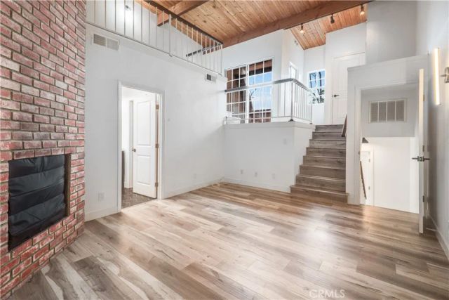 984 Granville, Los Angeles, CA 90049