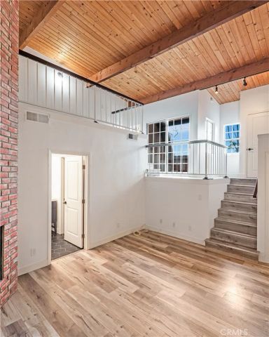 984 Granville, Los Angeles, CA 90049