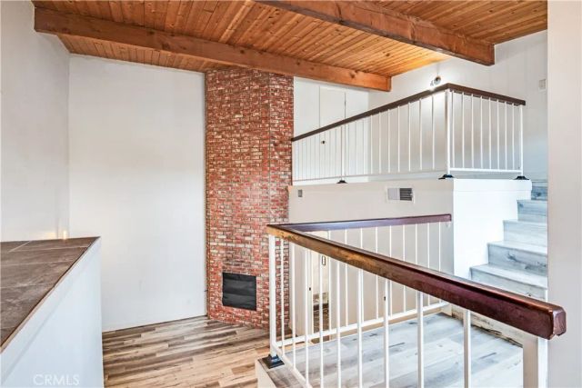 984 Granville, Los Angeles, CA 90049