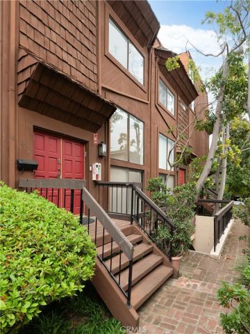 984 Granville, Los Angeles, CA 90049