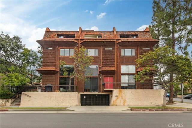 984 Granville, Los Angeles, CA 90049