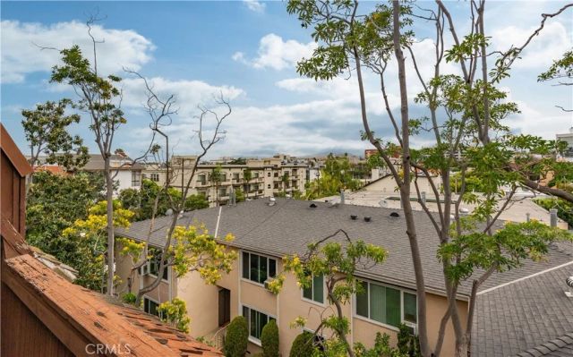 984 Granville, Los Angeles, CA 90049