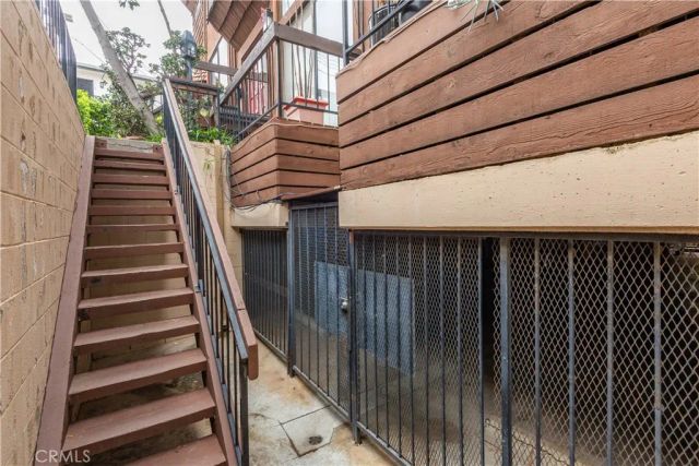 984 Granville, Los Angeles, CA 90049