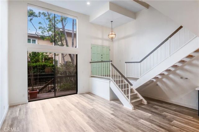 984 Granville, Los Angeles, CA 90049