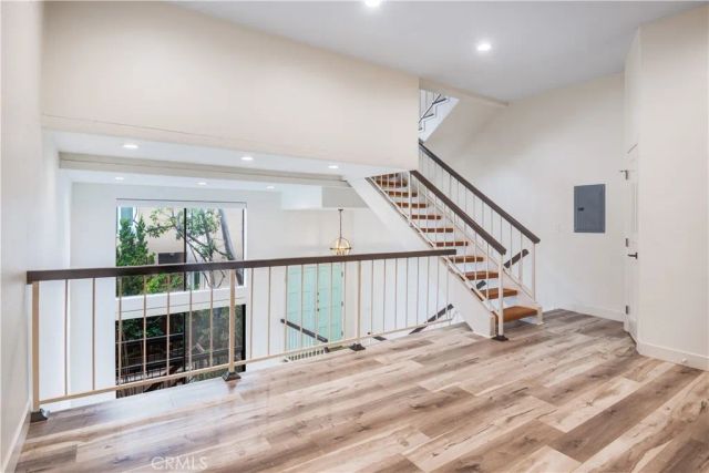 984 Granville, Los Angeles, CA 90049