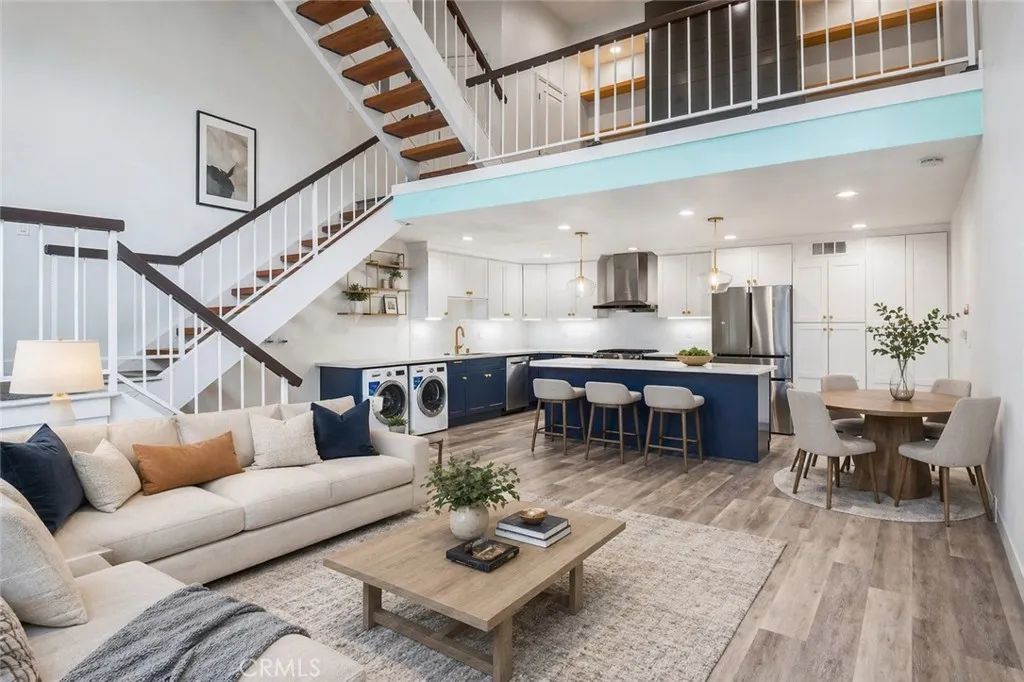 984 Granville, Los Angeles, CA 90049