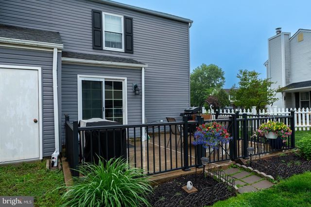 73 HUNT DR, Horsham, PA 19044