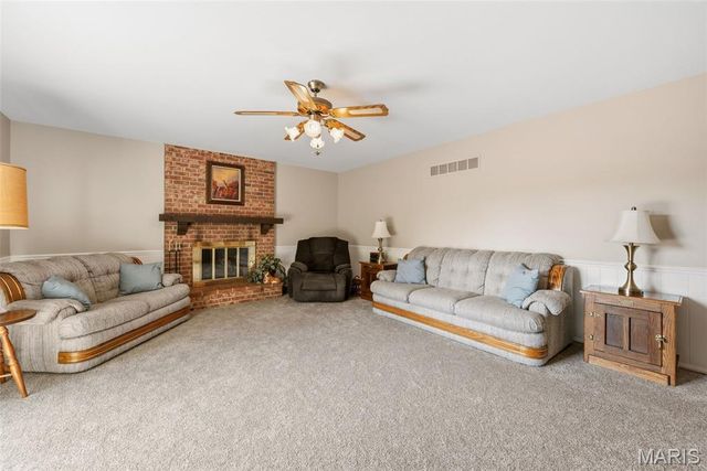 512 Meadow Green Place, St Louis, MO 63141
