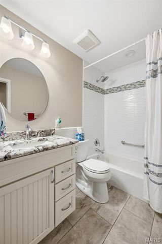 512 Meadow Green Place, St Louis, MO 63141
