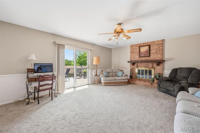 512 Meadow Green Place, St Louis, MO 63141