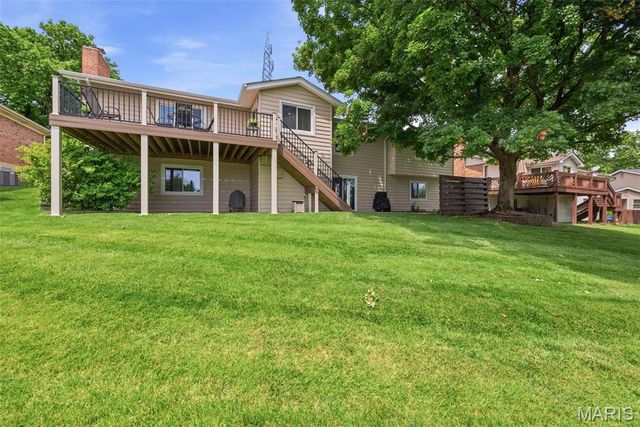 512 Meadow Green Place, St Louis, MO 63141