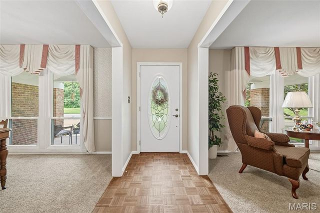 512 Meadow Green Place, St Louis, MO 63141