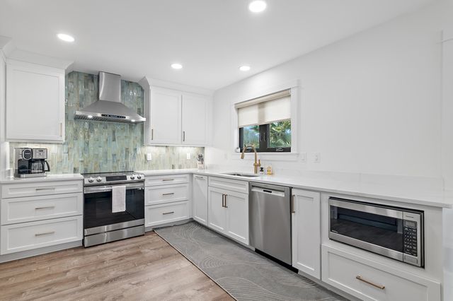 99 W Country Club Drive, Destin, FL 32541