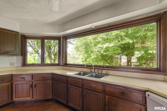 3027 262nd Street, Dewitt, IA 52742