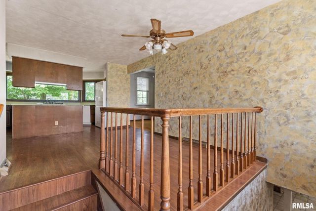 3027 262nd Street, Dewitt, IA 52742