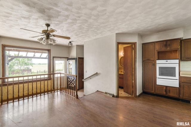 3027 262nd Street, Dewitt, IA 52742