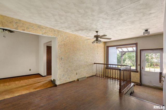 3027 262nd Street, Dewitt, IA 52742