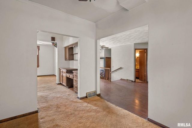 3027 262nd Street, Dewitt, IA 52742