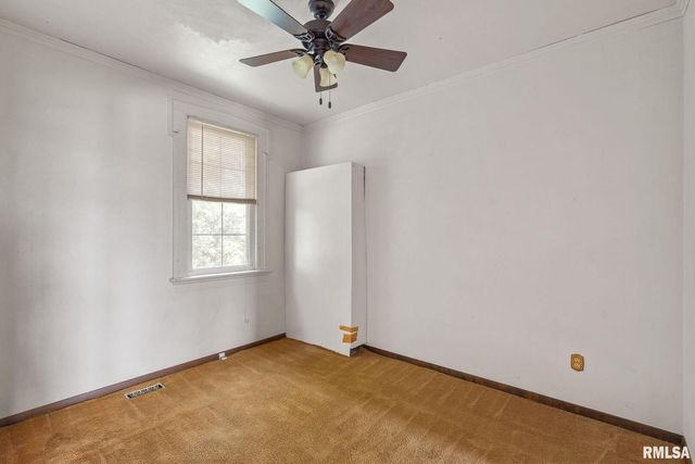 3027 262nd Street, Dewitt, IA 52742