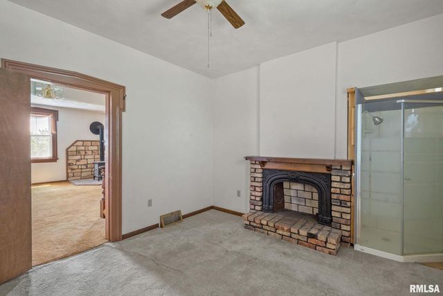 3027 262nd Street, Dewitt, IA 52742