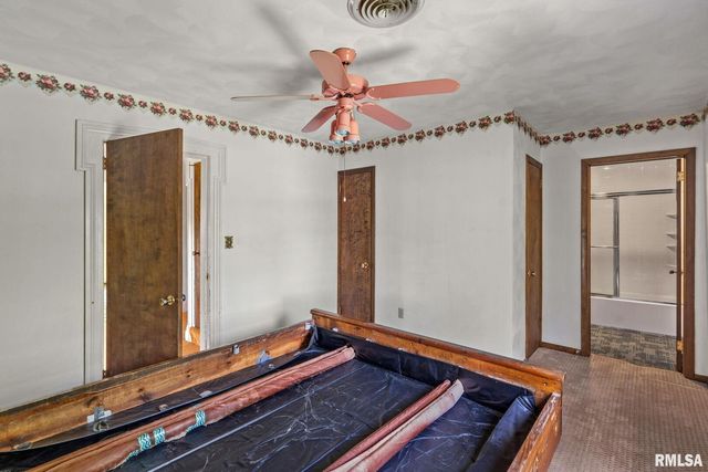 3027 262nd Street, Dewitt, IA 52742