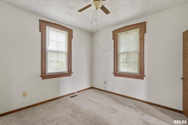 3027 262nd Street, Dewitt, IA 52742