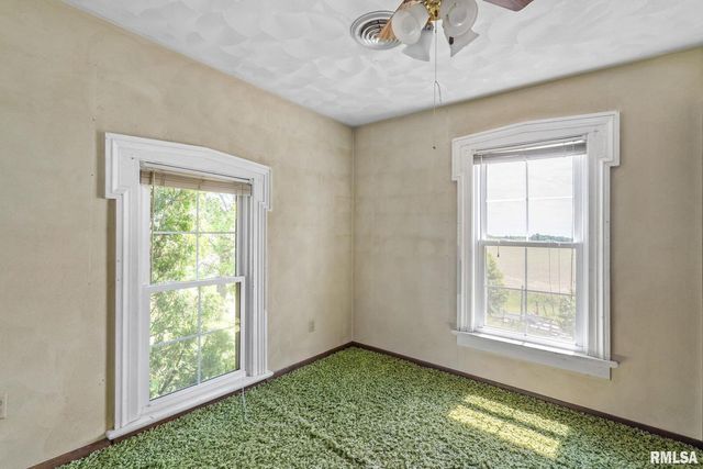 3027 262nd Street, Dewitt, IA 52742